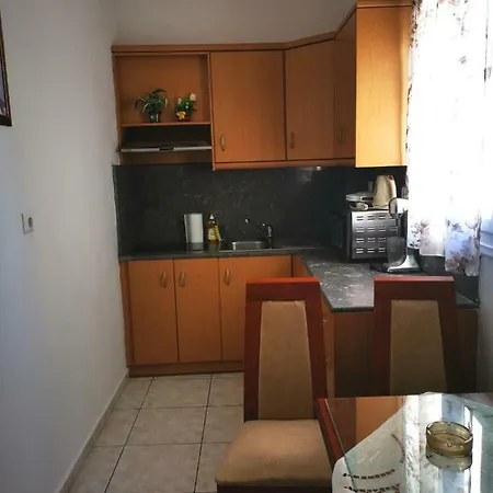 سكاي أوف تهيرا 3* ثيرا