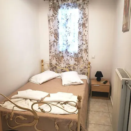 سكاي أوف تهيرا 3* ثيرا