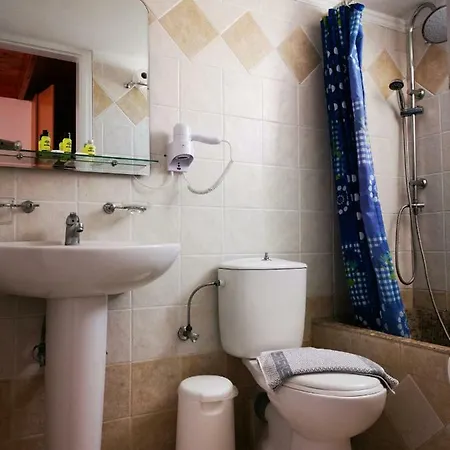 سكاي أوف تهيرا شقة فندقية 3*